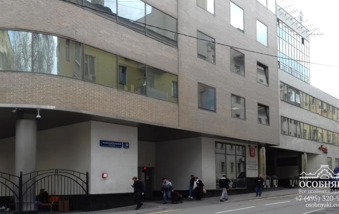 в Яковоапостольском переулке, 12, площадь 10340 м