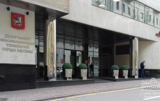 в Яковоапостольском переулке, 12, площадь 10340 м