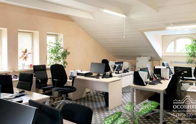 в Лиховом переулке, 4, площадь 502 м