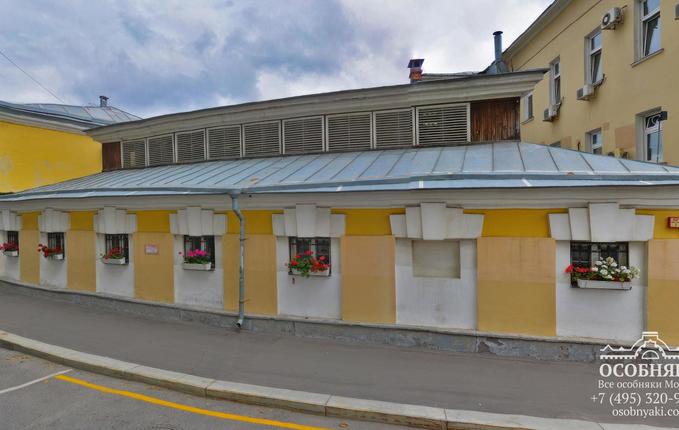 в Большом Знаменском переулке, 2, площадь 286 м