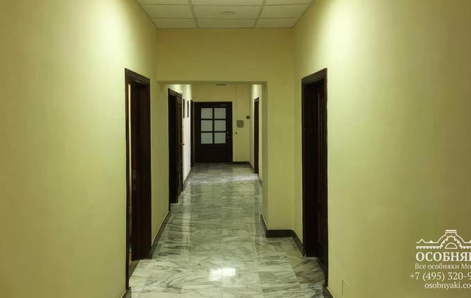 в Расторгуевском переулке, 4, площадь 1648 м