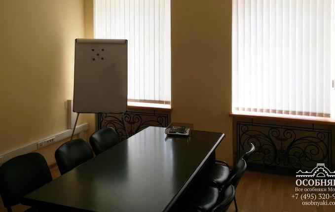 в Расторгуевском переулке, 4, площадь 1648 м