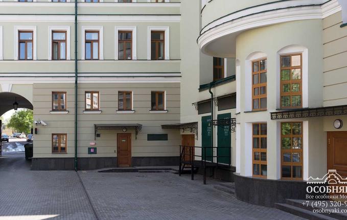 в Большом Демидовском переулке, 12, площадь 6270 м