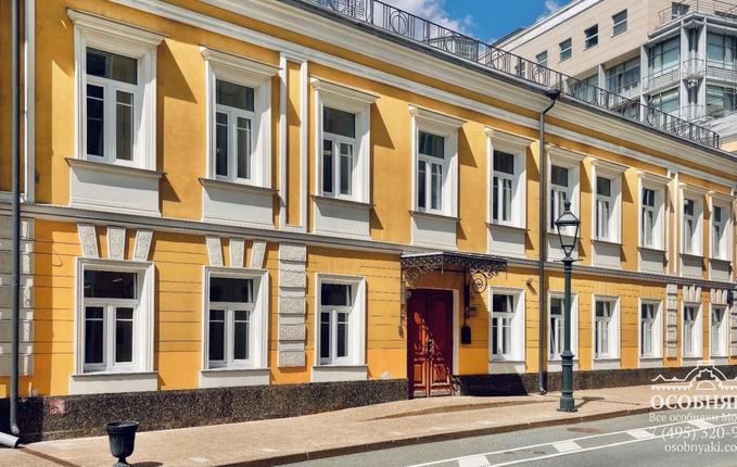 в Вознесенском переулке, 11, площадь 980 м