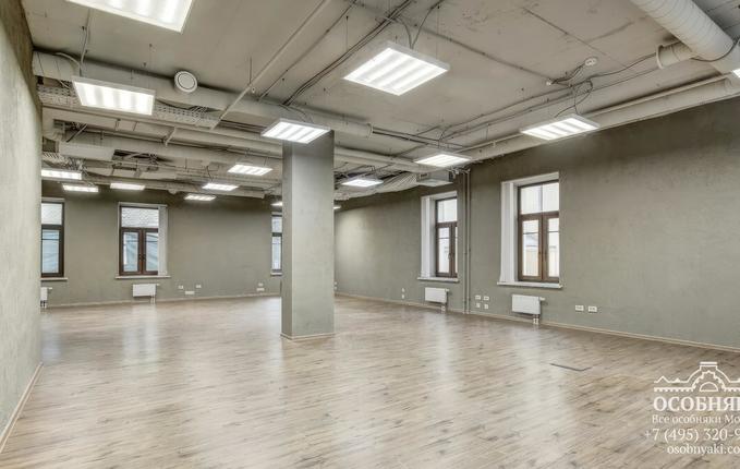 в Вознесенском переулке, 11, площадь 980 м