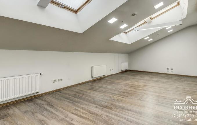 в Вознесенском переулке, 11, площадь 980 м