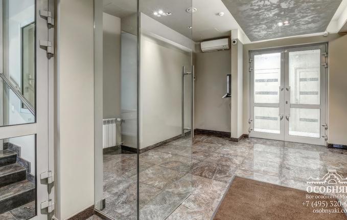 в Вознесенском переулке, 11, площадь 980 м