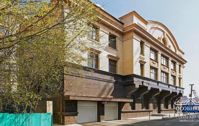 в Турчаниновом переулке, 2А, площадь 2700 м