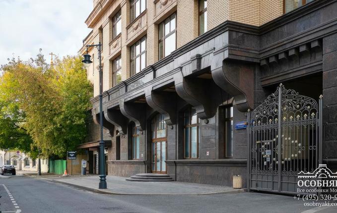 в Турчаниновом переулке, 2А, площадь 2700 м