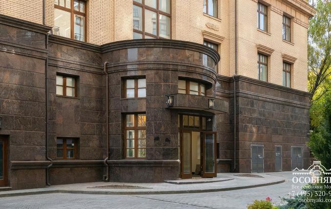 в Турчаниновом переулке, 2А, площадь 2700 м