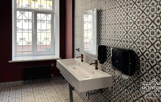 в Малом Каретном переулке, 11с1, площадь 990 м