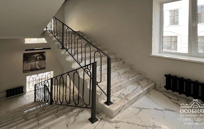 в Малом Каретном переулке, 11с1, площадь 990 м