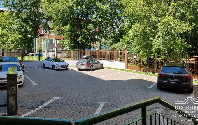 на улице Тимура Фрунзе, 24, площадь 8142 м