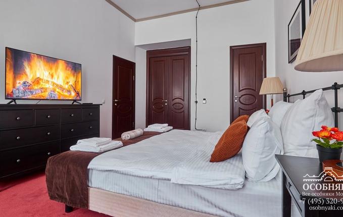 в Старопименовском переулке, 11с2, площадь 688 м