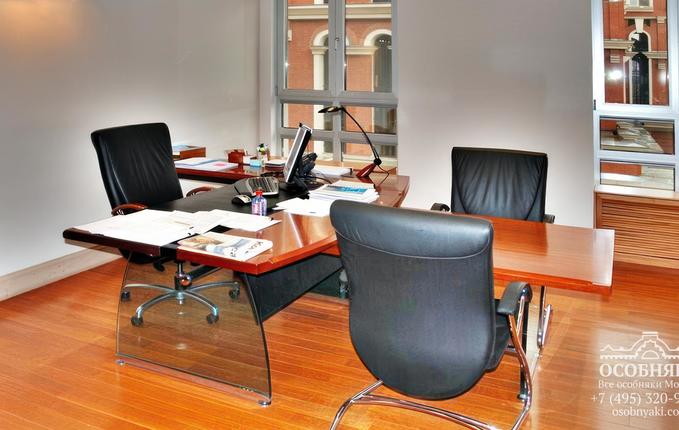 в 1-м Голутвинском переулке, 1, площадь 3254 м