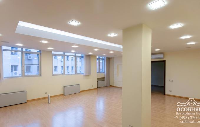 в 1-м Голутвинском переулке, 1, площадь 3254 м