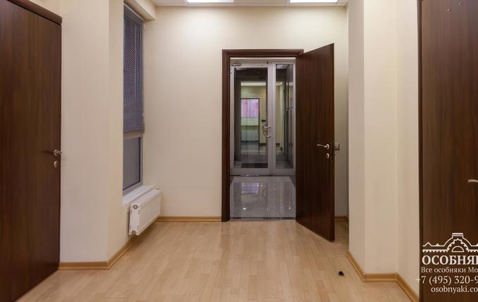 в 1-м Голутвинском переулке, 1, площадь 3254 м