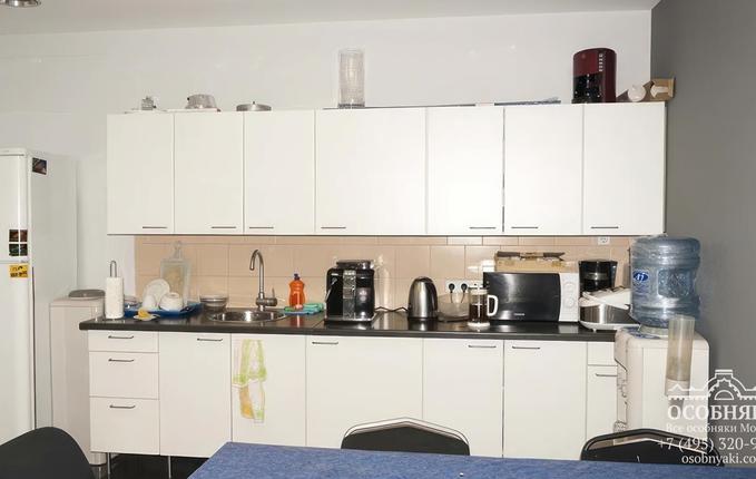 в 1-м Голутвинском переулке, 1, площадь 3254 м