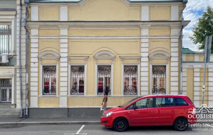 в Подсосенском переулке, 26, площадь 1490 м