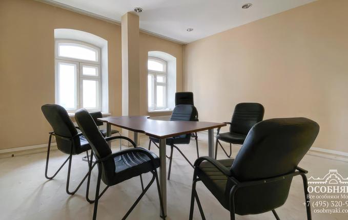 на Раушской набережной, 22, площадь 1200 м