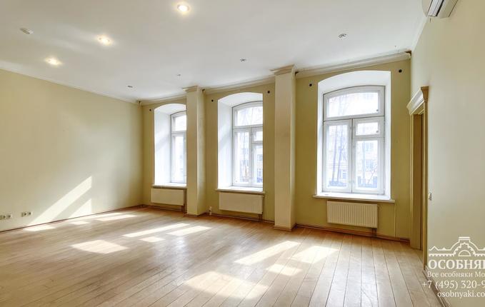 на Раушской набережной, 22, площадь 1200 м