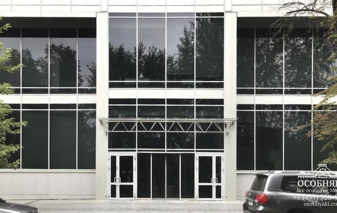 на улице Хамовнический Вал, 26, площадь 2460 м