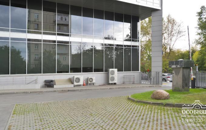 на улице Хамовнический Вал, 26, площадь 2460 м