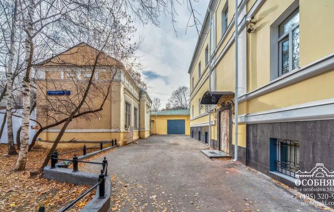 в Большом Могильцевском переулке, 7, площадь 900 м