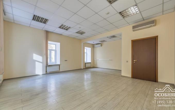 в Большом Могильцевском переулке, 7, площадь 900 м