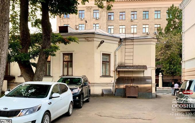 в Калошином переулке, 2, площадь 1249 м