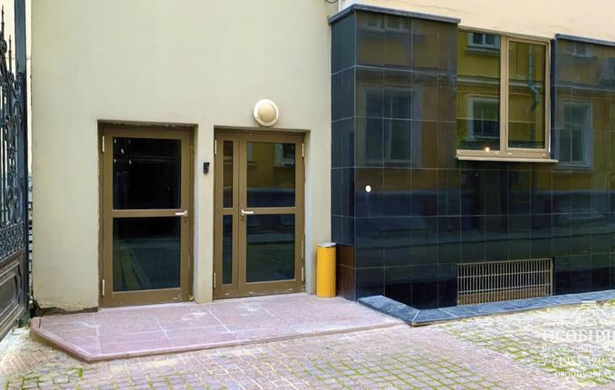 в Большом Николопесковском переулке, 13, площадь 1017 м