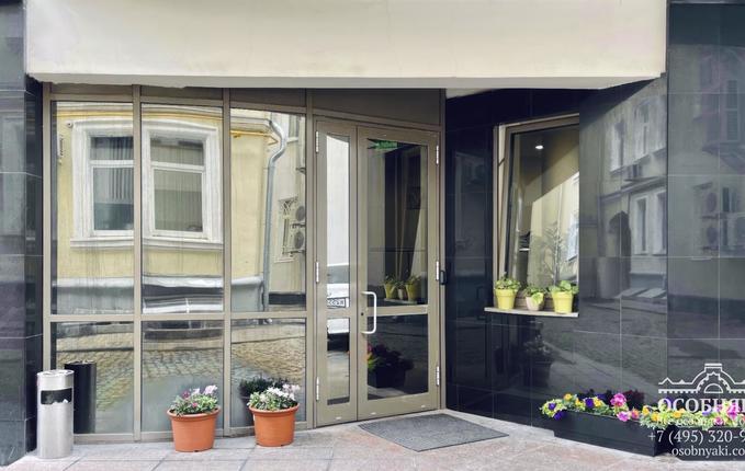 в Большом Николопесковском переулке, 13, площадь 1017 м