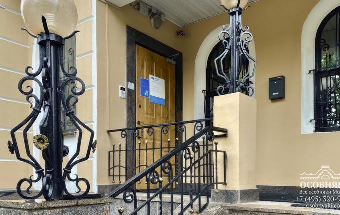 в Аптекарском переулке, 11, площадь 1499 м