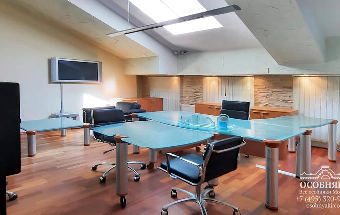 на улице Машкова, 1, площадь 1525 м