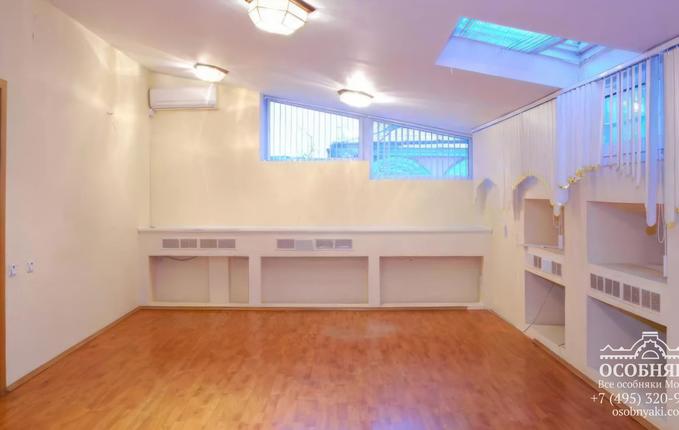 в Вознесенском переулке, 20, площадь 747 м