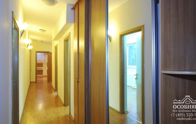 в Вознесенском переулке, 20, площадь 747 м