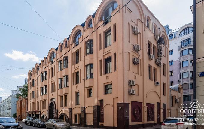 в Просвирином переулке, 6, площадь 2230 м