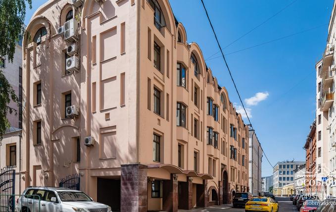 в Просвирином переулке, 6, площадь 2230 м