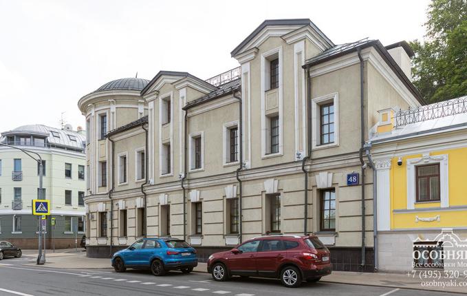 на Большой Ордынке, 48, площадь 1530 м