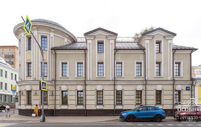 на Большой Ордынке, 48, площадь 1530 м