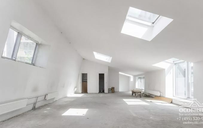 в Пожарском переулке, 15, площадь 3040 м