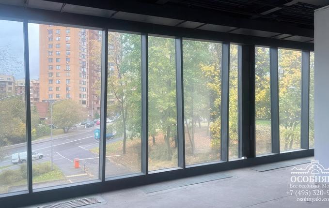 на Нежинской улице, 13А, площадь 2456 м