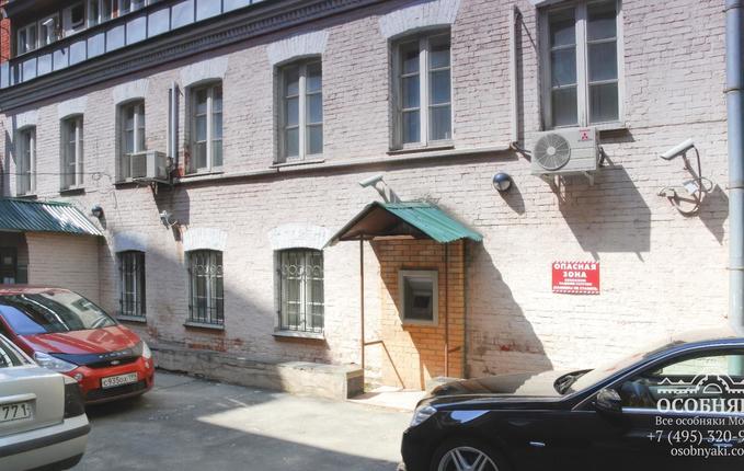 в Курсовом переулке, 12/5, площадь 384 м