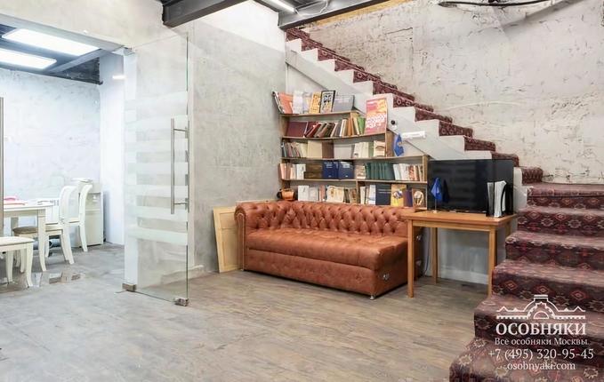 в Армянском переулке, 3-5, площадь 349 м