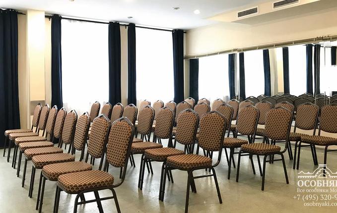 в Филипповском переулке, 8, площадь 2260 м