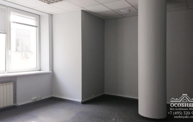 в Филипповском переулке, 8, площадь 2260 м