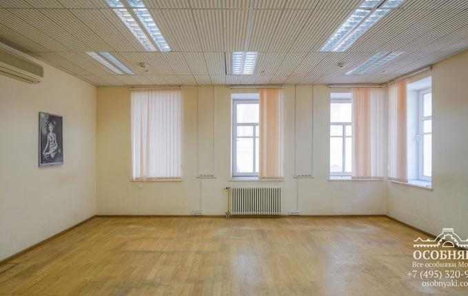 в Бобровом переулке, 4/2, площадь 1046 м