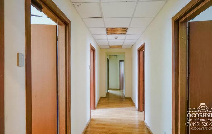 в Бобровом переулке, 4/2, площадь 1046 м