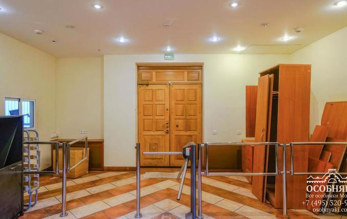 в Бобровом переулке, 4/2, площадь 1046 м