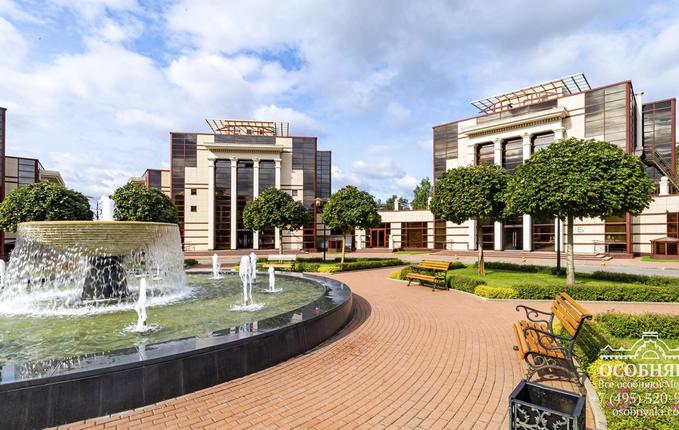 на Рублево-Успенском шоссе, 100, площадь 1731 м